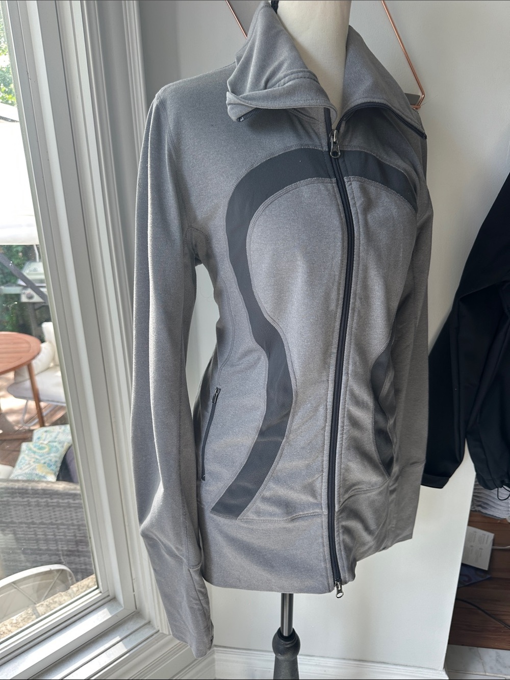 LULULEMON In Stride Women's Gray Full-Zip Athletic Jacket Sweatshirt Size 10 - Picture 4 of 8